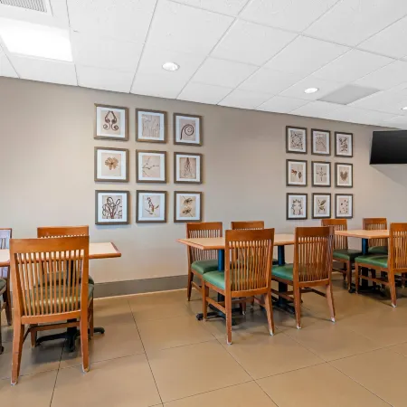 Country Inn & Suites by Radisson, West Bend, WI