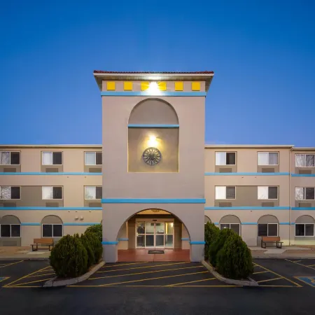 Days Inn & Suites by Wyndham Airport Albuquerque