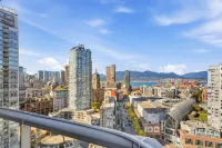 Luxury Downtown Ocean+Mountain views A/C Comfort Pool / hot tub/ sauna/ gym