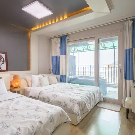 Geoje Sea Breeze Pension Отели рядом с достопримечательностью «Скала Синсондэ»