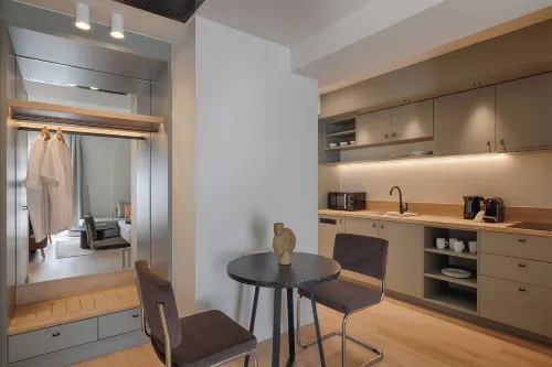 Leon by Zoia Living - Kitchenette
