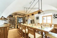IMLAUER Hotel Schloss Pichlarn - parking