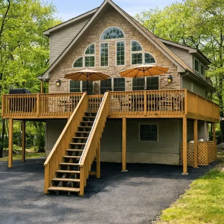 Lake Harmony Chalet • Hot Tub • Pool Table • Ping Pong • Fire Pit • Pets OK