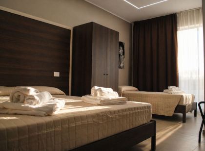 Colonna Suites And Apartments
