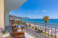 Laigueglia Beach, Seafront Sea-View Balcony - Happy Rentals - parcheggio