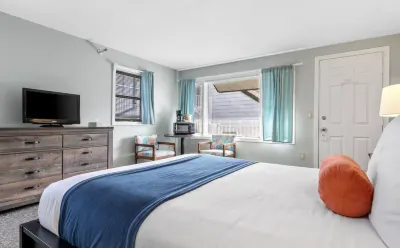 The Lighthouse Inn & Suites Hotels in 