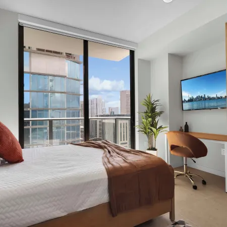 N Miami Ave - Suites