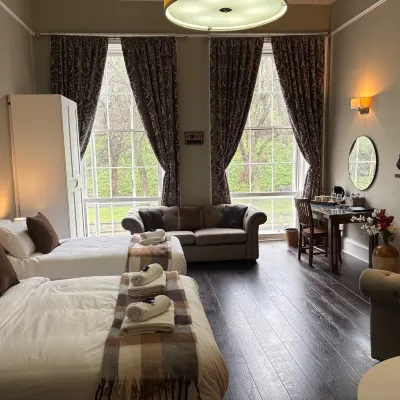 Regal Rooms Отели рядом с достопримечательностью «Брантсфилд»