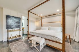 Executive Lake Washington Stay with Dock Access
