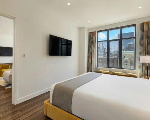 Moxy NYC East Village Các khách sạn gần Thư viện NYU Library