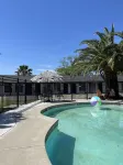 Triangle Motel - Pools