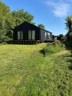 Stylish Cottage Near Beach, Cliff and Harbour Life