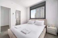 Spacious 4BR Balcony Mamad-RenovatedBldg - 3-Star