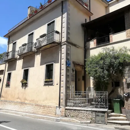 Dinky Home Air-Conditioned Penthouse with Sea View Terrace