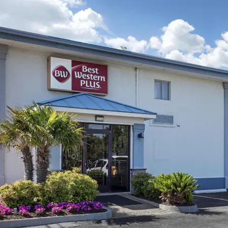 Best Western Plus Holiday Sands Inn Suites