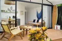 Favela Chic Tamarindo Adults Only Bungalows - Parkplatz