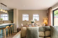 Stunning 3 Bedroom Cotswold Retreat - 2-Star