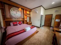 Chasa Rakthai Resort - parking