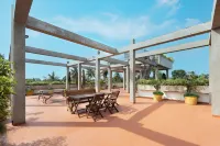 Luminara Sky Lounge with Pool Near Ahangama Beach - parking