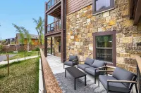 Modern Mountain Living 2br/2ba, New Listing - 3-Star