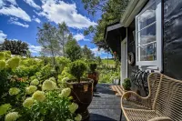 The Black Barn At Puketitiri - Homestays