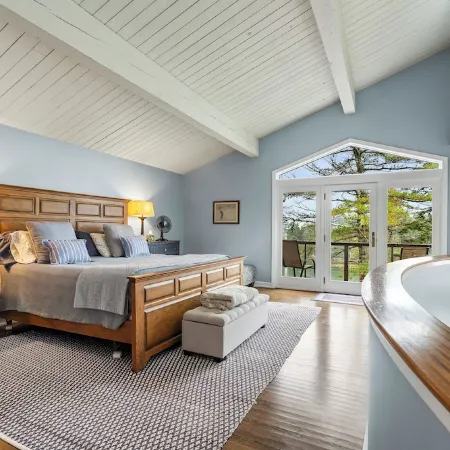 Morningside. Waterfront, Newly Renovated, Dock and Float, Pet Friendly!