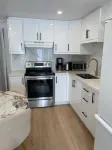 Oshawa  Suite  Open Kitchen  Living Space - Alojamientos