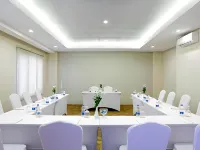 Rofa Kuta Hotel Hotels near Six-ways Roundabout
