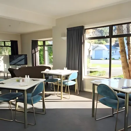 Champers Motor Inn
