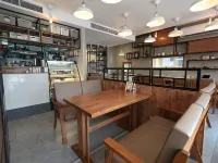 Ashley Hotel BKK Отели рядом с достопримечательностью «Торговый центр SeenSpace»