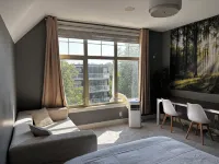 Nature Home Near Downtown and 17th Avenue - 2-Star