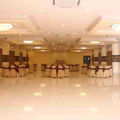 Genx Mirzapur Dining/Meeting Rooms