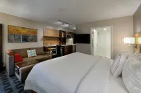 TownePlace Suites Milwaukee Oak Creek - parking