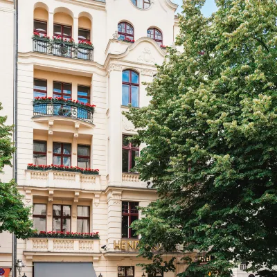 Henri Hotel Berlin Kurfürstendamm 地下鉄シュピッヒャーンシュトラーセ駅周辺のホテル