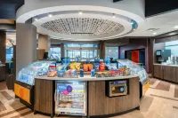 Tru by Hilton Greenville - parking