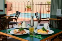 Villa Mirasol Motor Inn - Motels