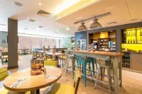 Premier Inn Tenby Town Centre - С парковкой
