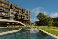 Falkensteiner Family Hotel Montafon - the Leading Hotels of the World - piscina