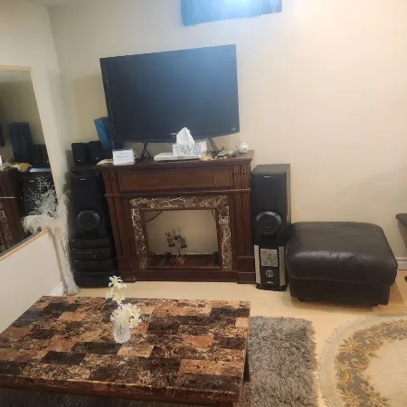 Quiet Basement in Markham マーカムのホテル
