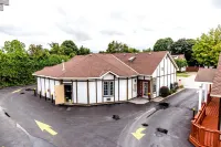 Cedar Lodge Motel - Motels