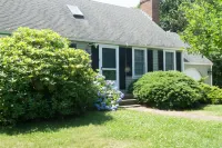 4-bedroom Vacation Home Less Than 1 Mile to Nauset Beach, AC, Fire-Pit - Wifi