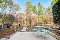 Modern 3-br Townhome w Private Backyard Near RTP -  Ferienhäuser