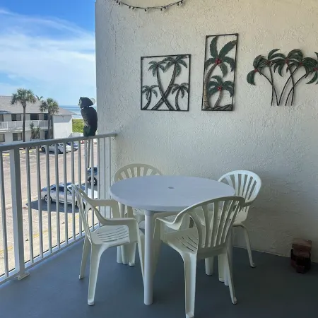 Ocean View, North Facing, Bldg is Beachfront, Near Restaurants, Attractions.