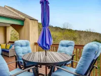 Charming 2-bedroom Penthouse condo with AC, WiFi in lovely BransonMo - 3-Star