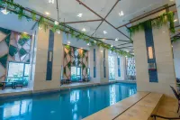 Violet Al Azizia Hotel - Pool