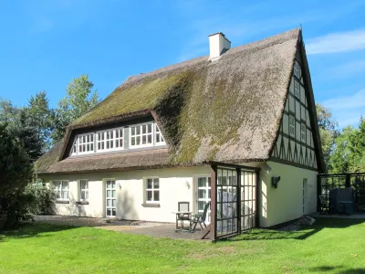 Bela 2 Hotels near KNAUS Camping- und Ferienhauspark Rügen