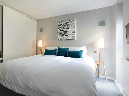 Zen Like Apt with Private Terrace Near Oxford St (5 Min Walk)