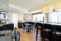 Hampton Inn Merrillville - parking