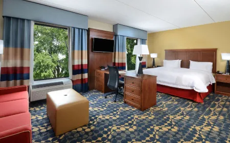 Hampton Inn & Suites Lynchburg Отели в г. Форест