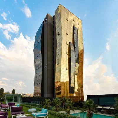 Tango Arjaan by Rotana Hoteles cerca de Centro comercial Hilltown Shopping Mall